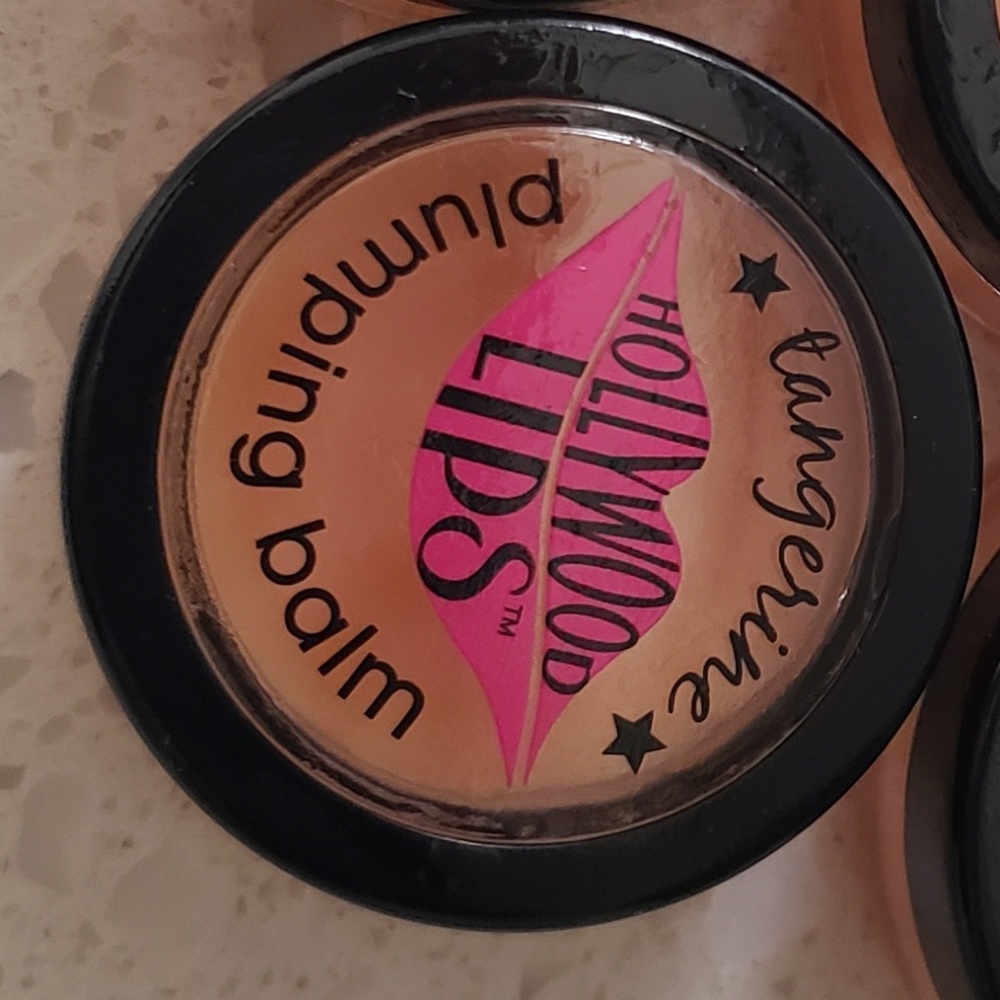 Hollywood lips plumping balm
